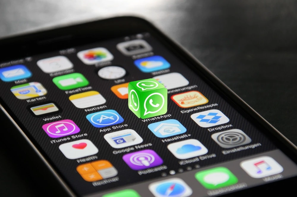 why the online status is so compelling on whatsapp